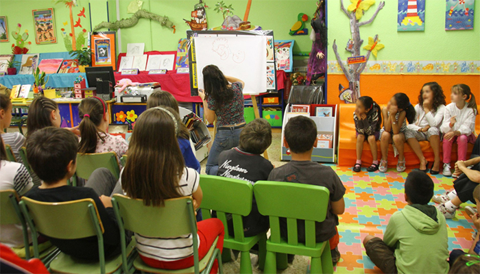 biblioteca escolar, actividad con niños