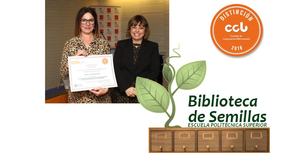 Elena Escar Hernández, Directora de la Biblioteca Escuela Politécnica Superior de la Universidad de Zaragoza, recoge el Sello CCB 2018 entregado por Mª Isabel Casal, presidenta de la Comisión Técnica de Cooperación de Bibliotecas Universitarias